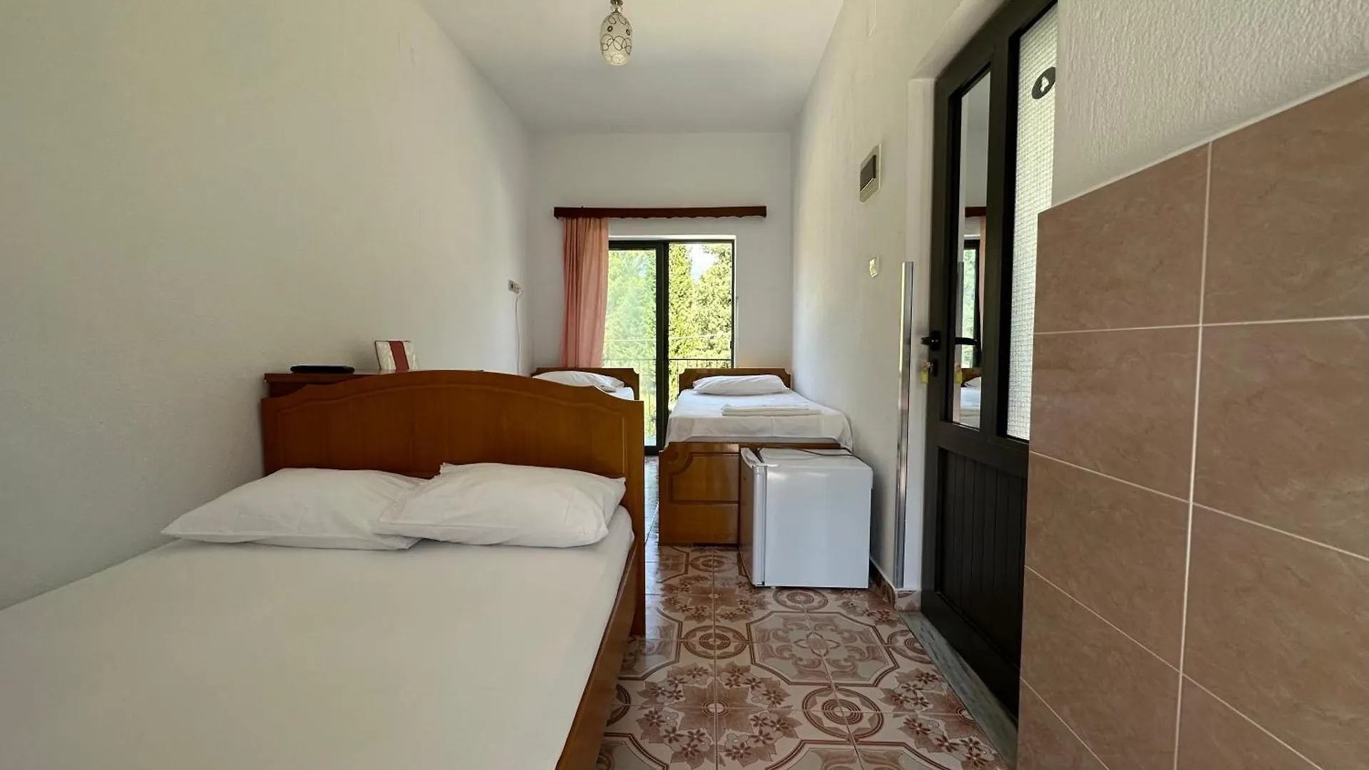 Hotel Trifoni Përmet 0*,